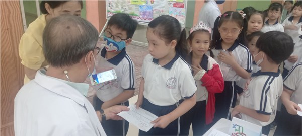 Phối hợp Trung tâm Y tế dự phòng tổ chức tiêm chủng vắc xin TD phòng tránh Ho gà và Bạch hầu